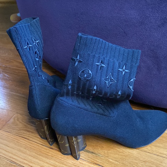 Gorgeous like new Louis Vuitton Booties - Picture 2 of 3